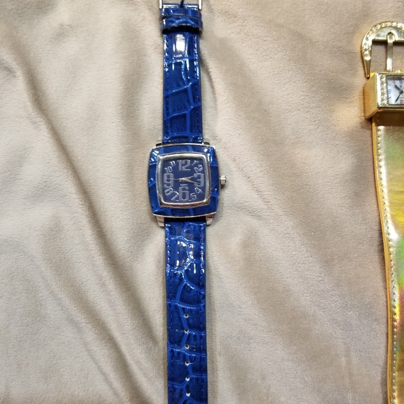 EUC Blue Quartz battery watch - Picture 3 of 11
